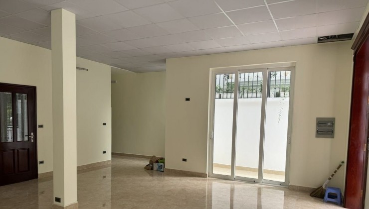 Cho thuê Biệt thự Võ Chí Công, Xuân La,Tây Hồ, Hà Nội. 5 tâng, 131m, MT 8,5m Giá 80 triệu